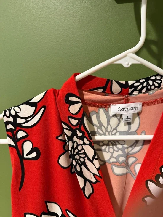 Calvin Klein Red Floral V-Neck Sleeveless Top, NWOT - Picture 2 of 3